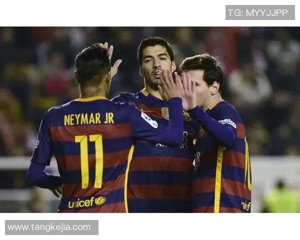 足球明星亲自指导梅西训练揭秘背后的辛勤付出与默默坚持 足球明星亲自指导梅西训练揭秘背后的辛勤付出与默默坚持