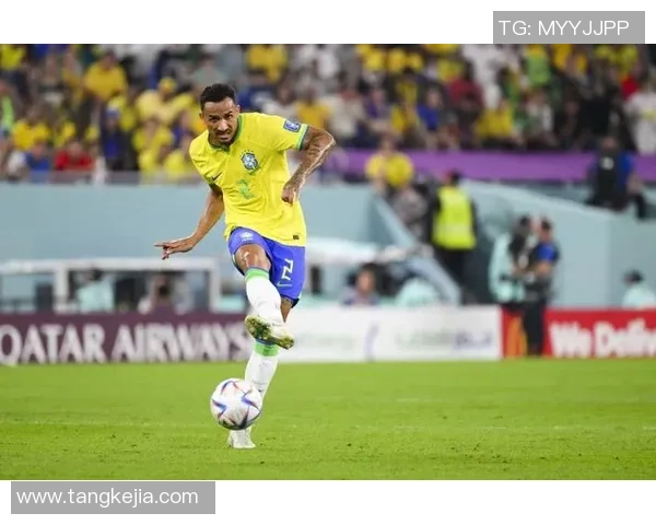 足球明星出场绿布背后的故事与魅力揭秘 足球明星出场绿布背后的故事与魅力揭秘