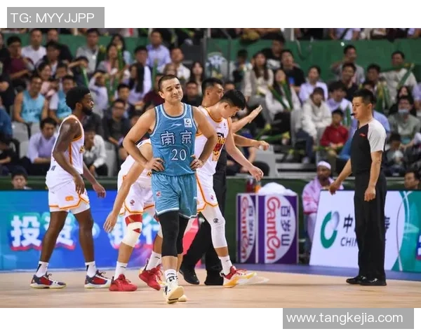 南京篮球队防守策略分析与比赛表现的深度剖析