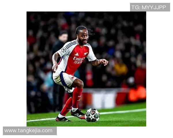 德国退役足球明星展现头球绝技的精彩瞬间与背后故事